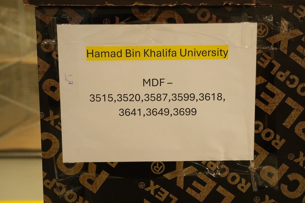 معدات مختبرية، أجهزة شبكات، معدات روبوتات، وأجهزة صناعية